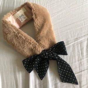 🇯🇵 faux fur faux collar in khaki tan with polka dots ribbon